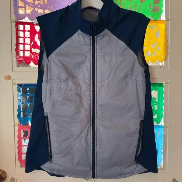 Oiselle Flyout Insulated Running Zip-Up Vest - Picture 3 of 9